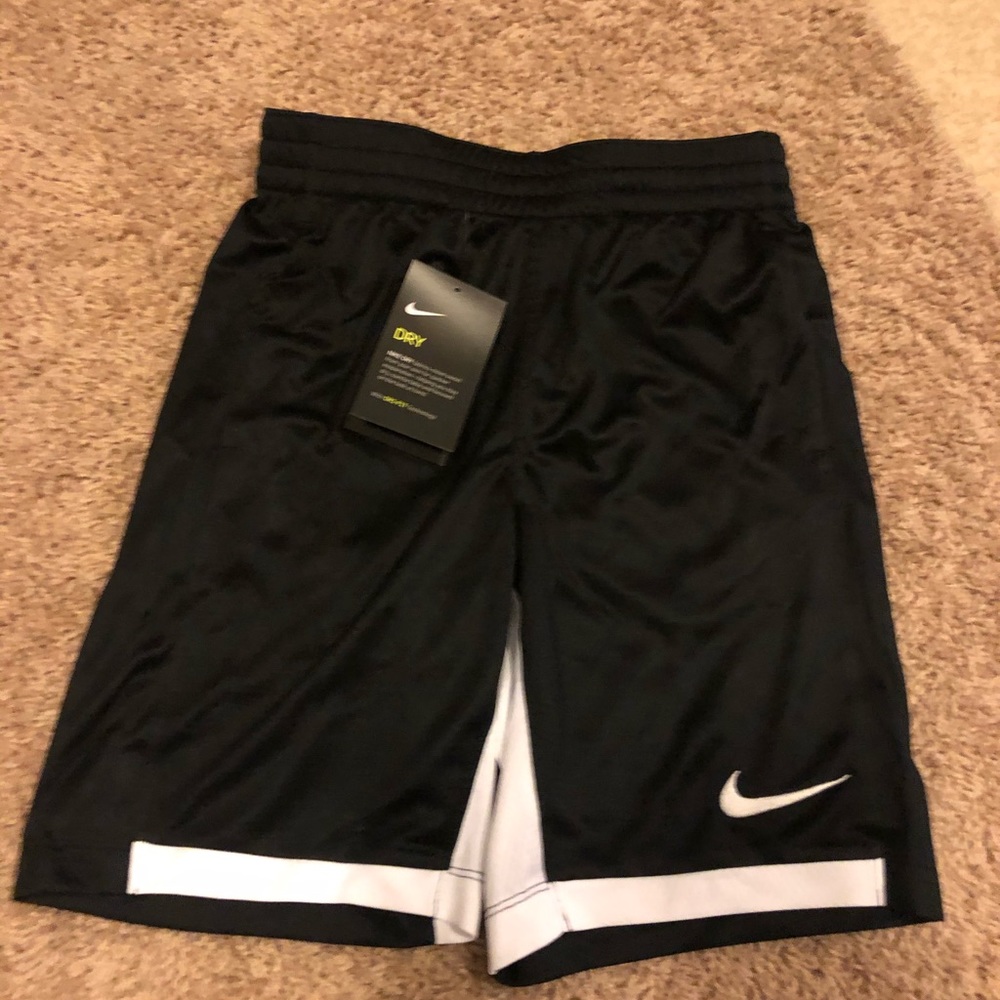 Nike boys shorts- medium NWT